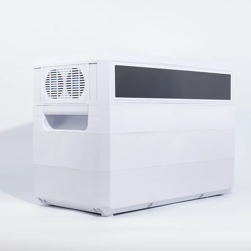 Baterie portabilă cu o putere de 2000 W cu o baterie LiFePO4. Încărcare de la panouri solare sau de la o priză